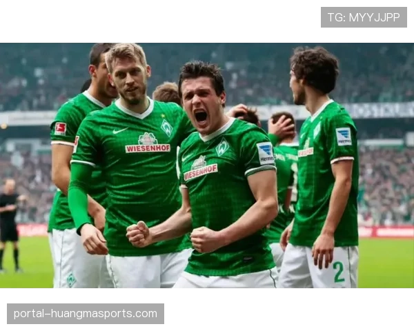 云达不莱梅赛前训练重点演练定位球防守，近期该项丢球数据不佳